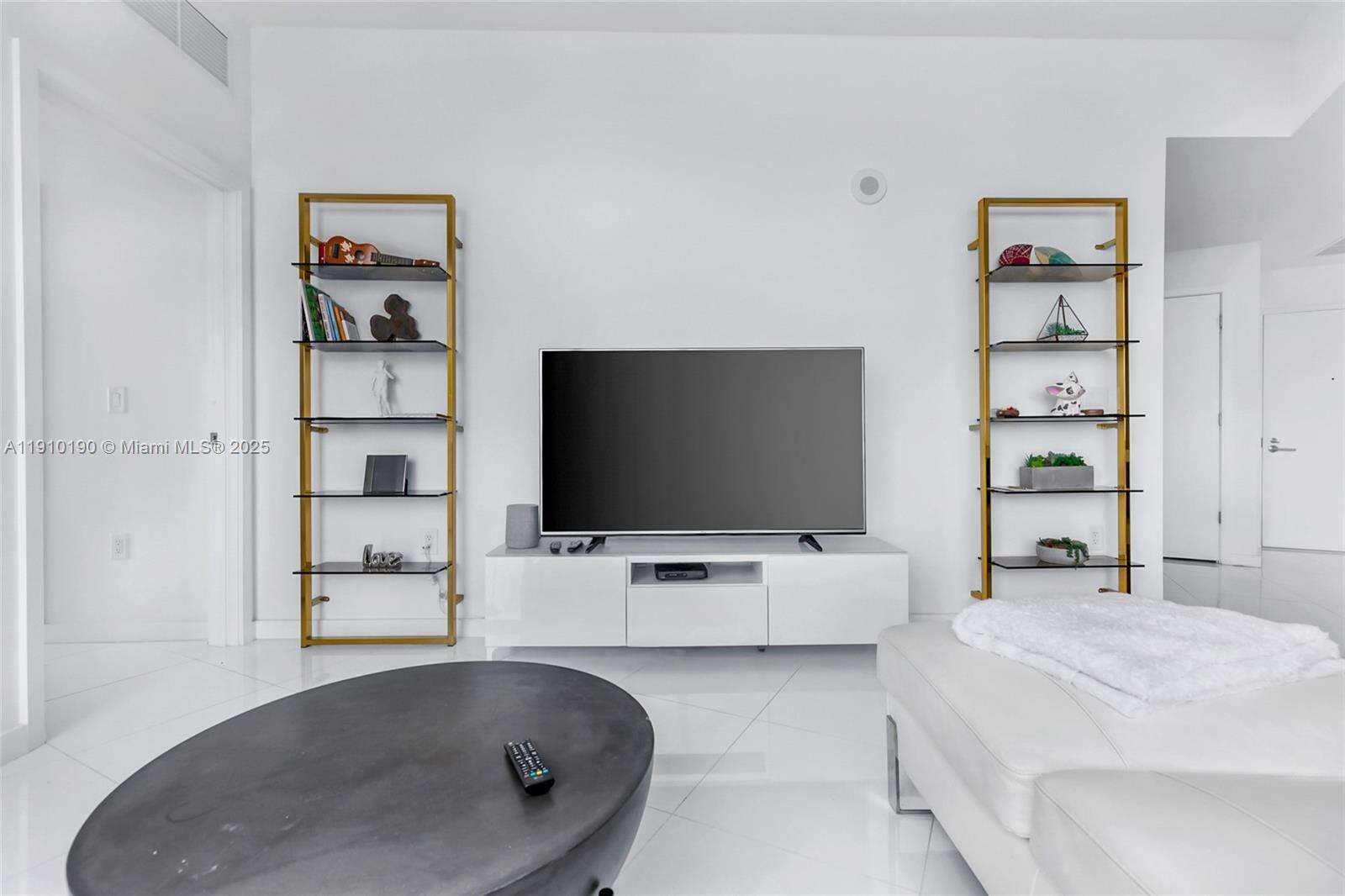 Paramount Miami Worldcenter at 851 1 Ave, Miami, FL 33132 - For Sale photo 10
