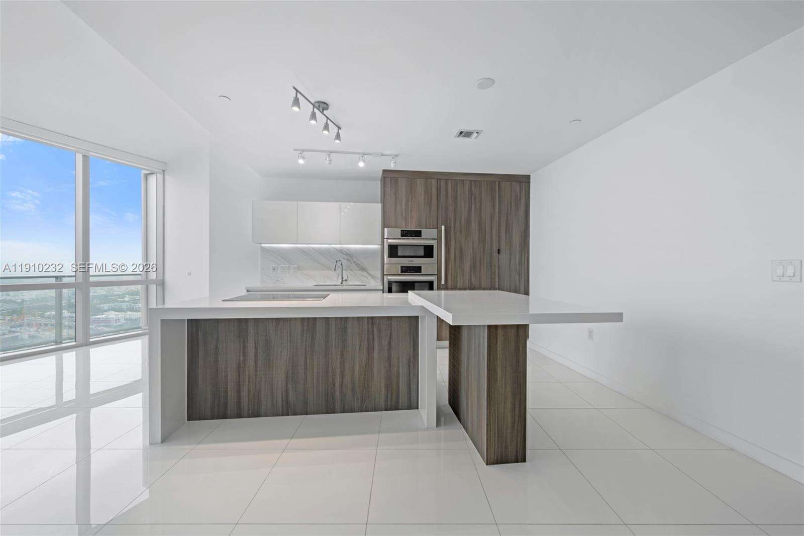 Paramount Miami Worldcenter at 851 1 Ave, Miami, FL 33132 - For Sale photo 3