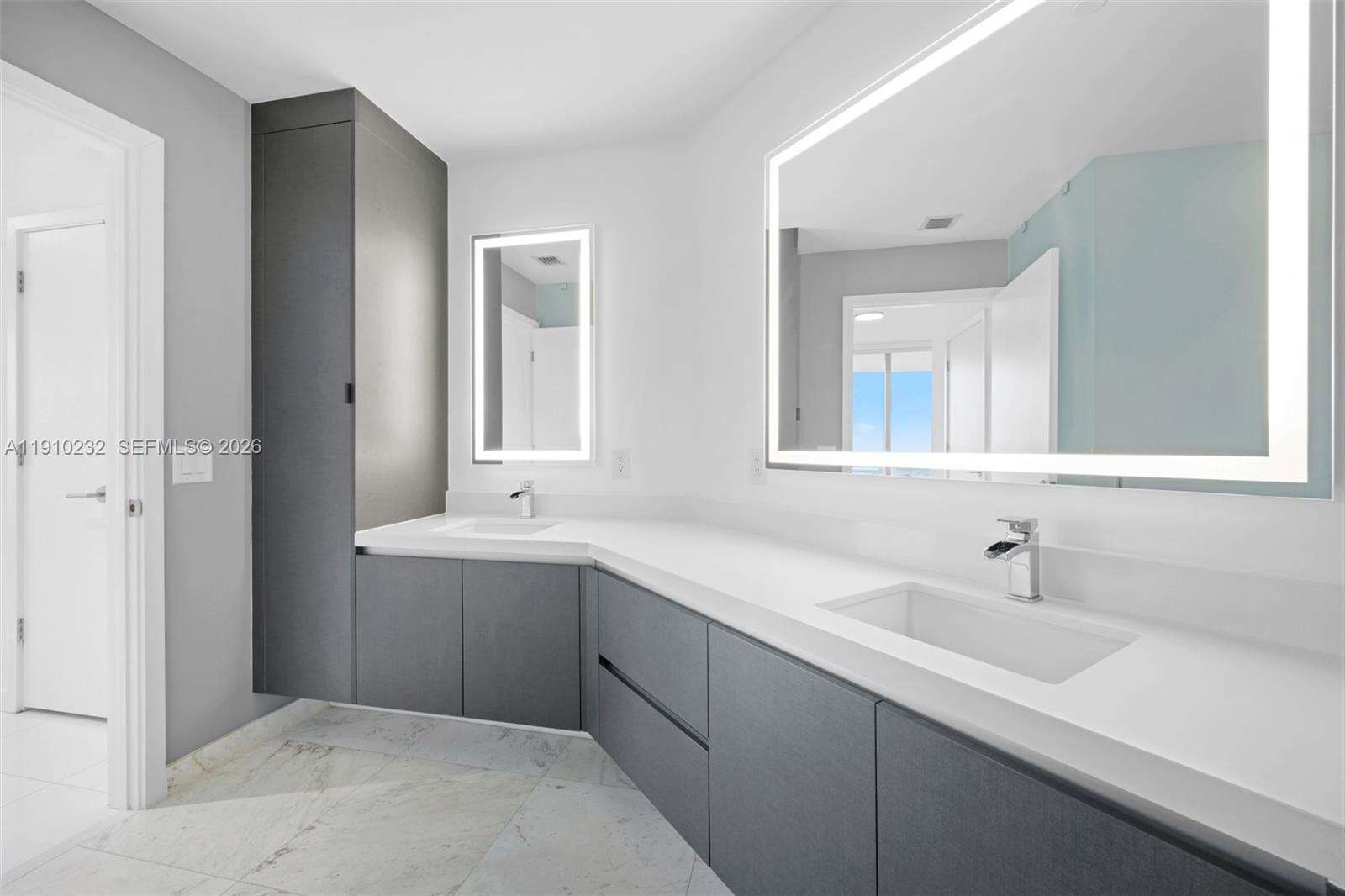 Paramount Miami Worldcenter at 851 1 Ave, Miami, FL 33132 - For Sale photo 21