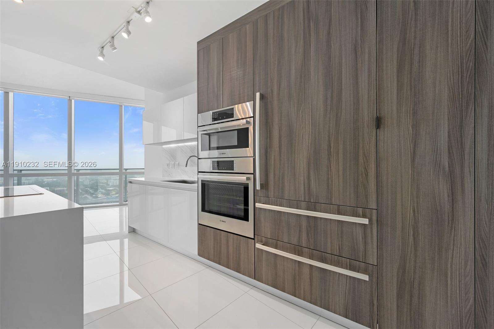 Paramount Miami Worldcenter at 851 1 Ave, Miami, FL 33132 - For Sale photo 6