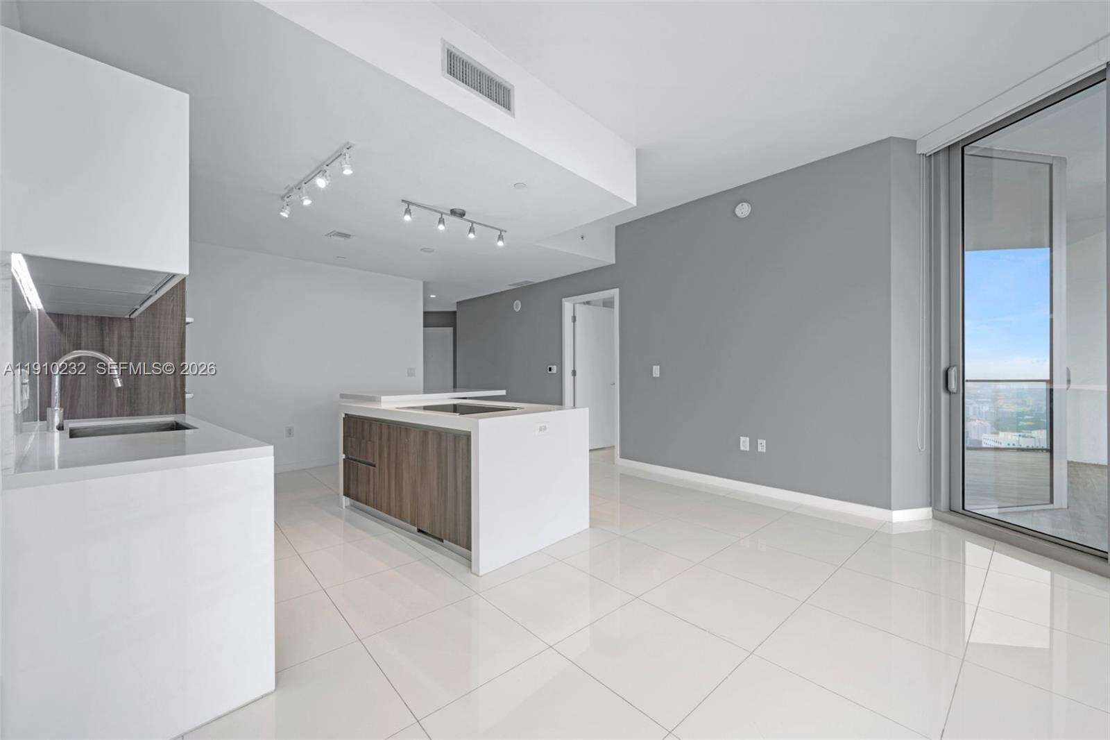 Paramount Miami Worldcenter at 851 1 Ave, Miami, FL 33132 - For Sale photo 9