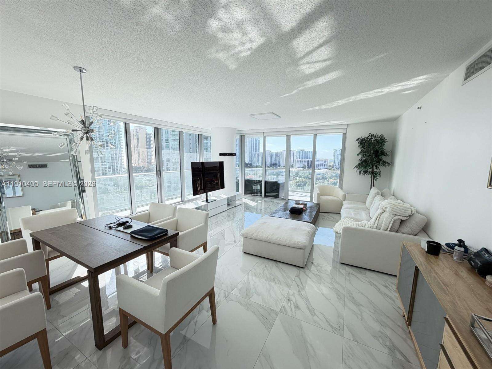 PARQUE TOWERS - 330 Sunny Isles Blvd, Sunny Isles Beach, FL 33160 | Picture 1