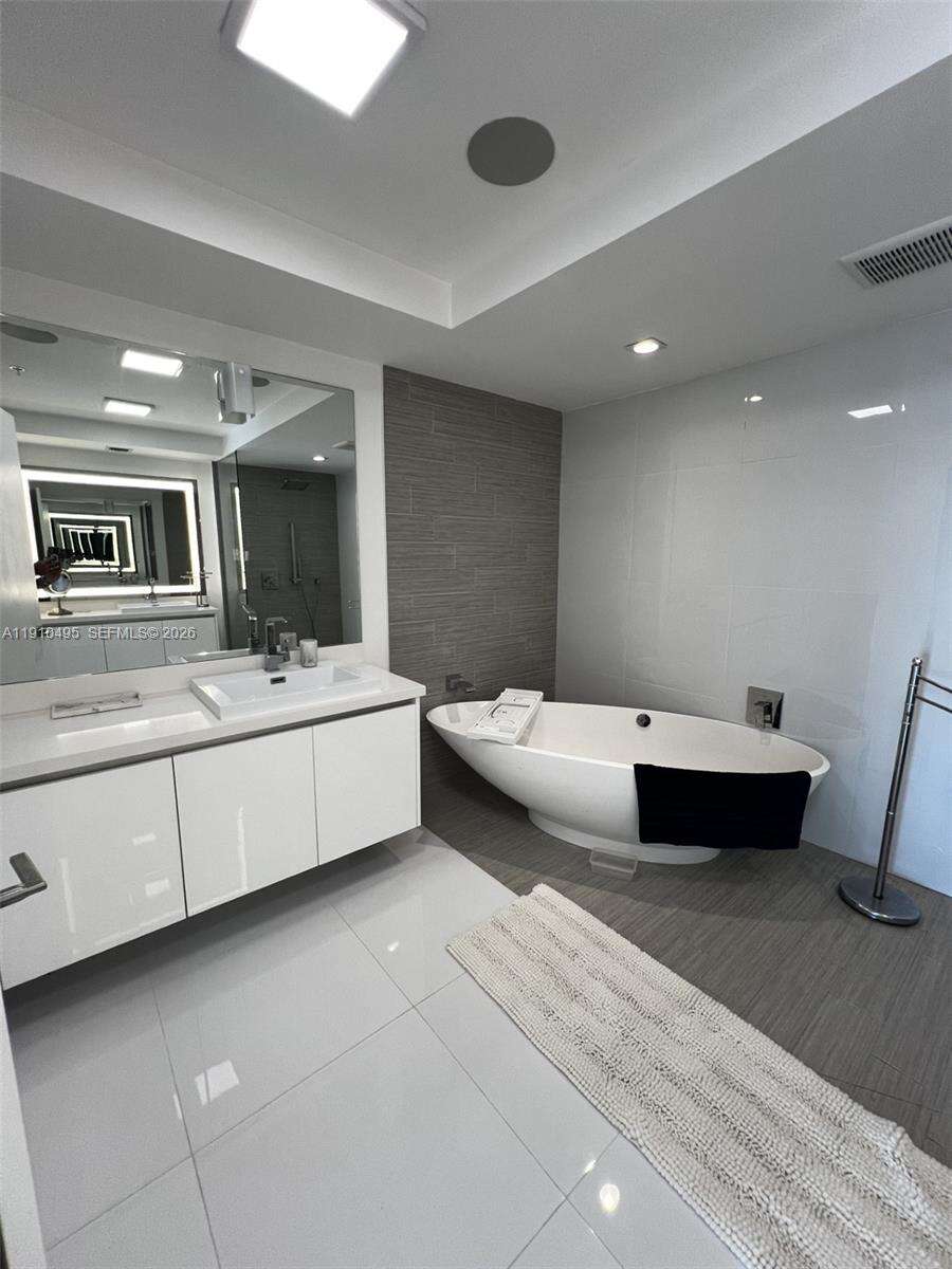 PARQUE TOWERS - 330 Sunny Isles Blvd, Sunny Isles Beach, FL 33160 | Picture 14