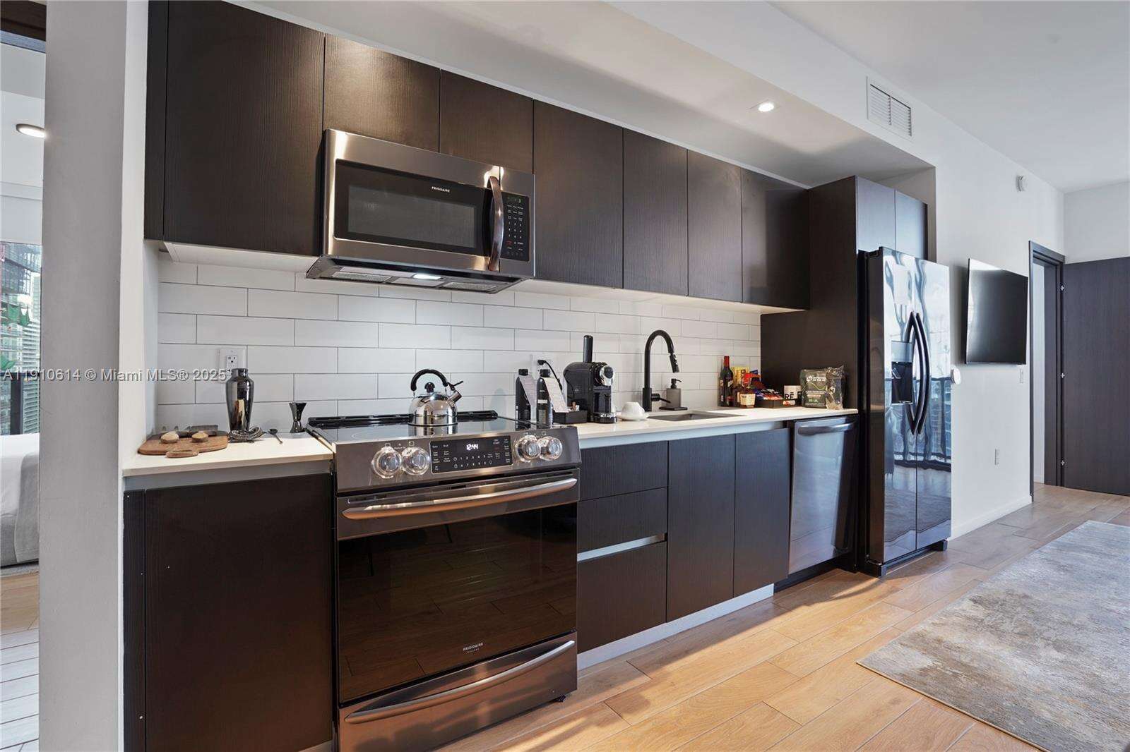 398 NE 5TH STREET - 398 5th St, Miami, FL 33132 | Picture 3