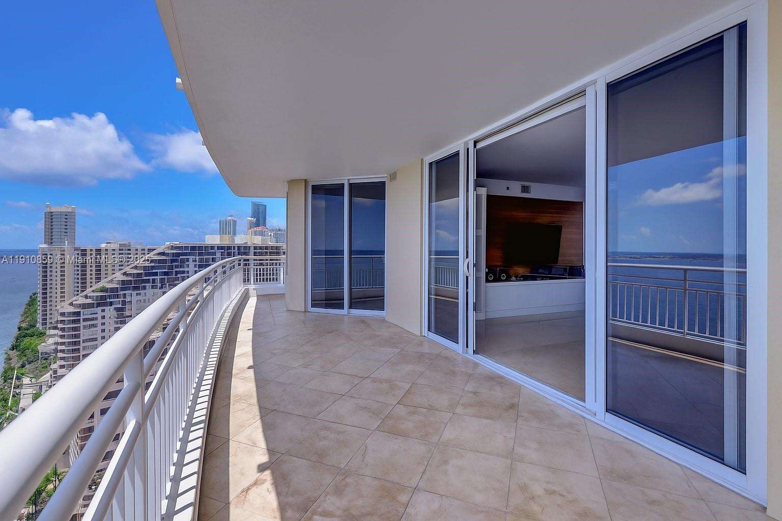 TWO TEQUESTA POINT - 808 Brickell Key Dr, Miami, FL 33131 | Picture 18