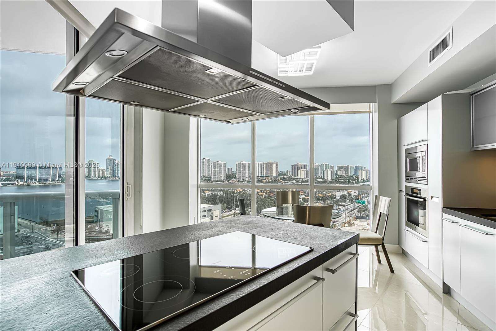 TRUMP ROYALE - 18201 Collins Ave, Sunny Isles Beach, FL 33160 | Picture 8