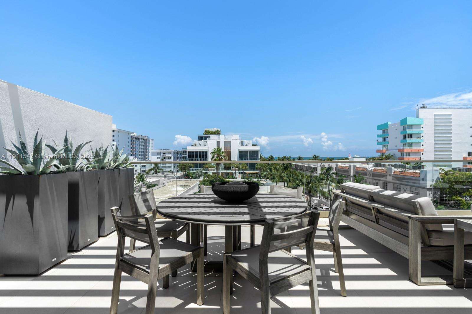 300 COLLINS - 300 Collins Ave, Miami Beach, FL 33139 | Picture 2