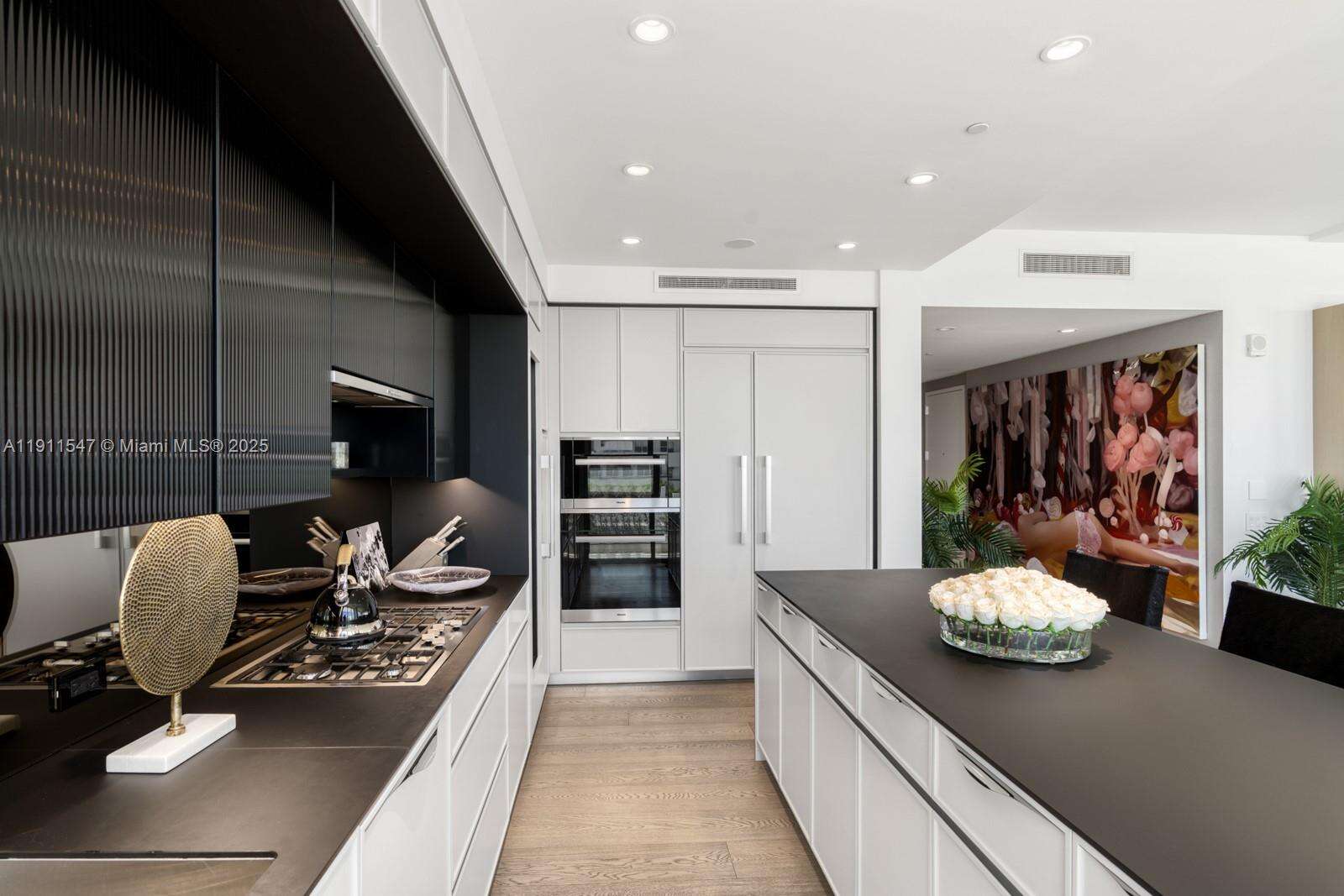 300 COLLINS - 300 Collins Ave, Miami Beach, FL 33139 | Picture 18