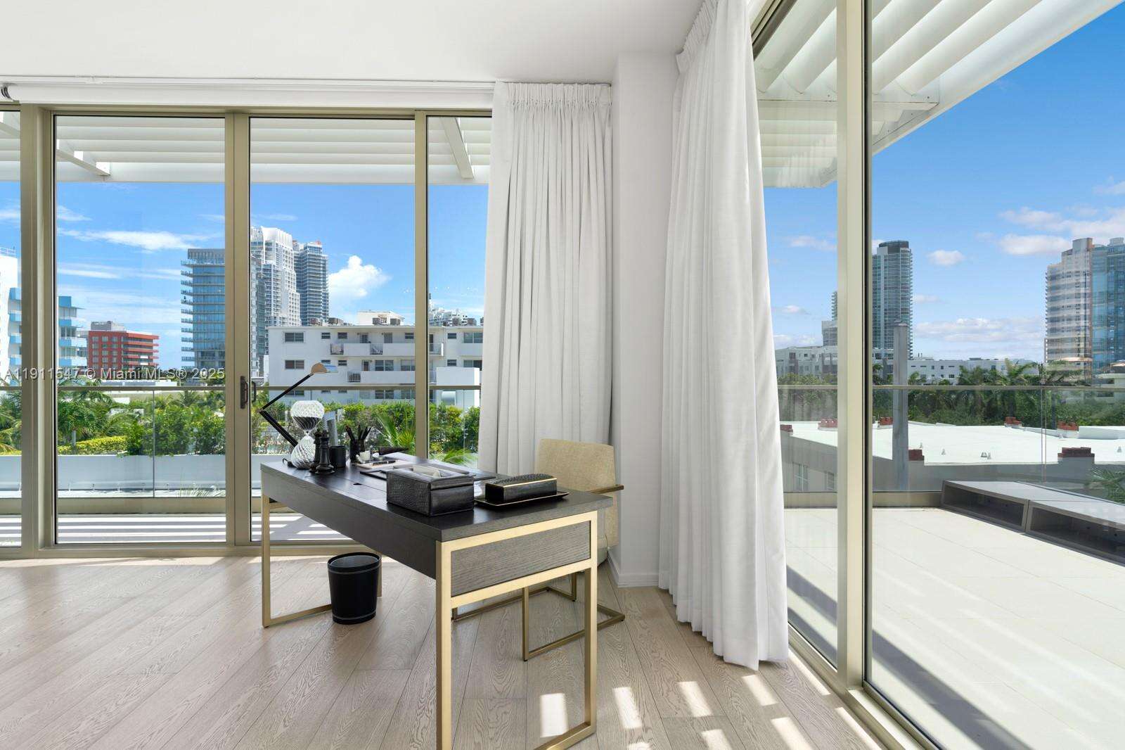 300 COLLINS - 300 Collins Ave, Miami Beach, FL 33139 | Picture 23