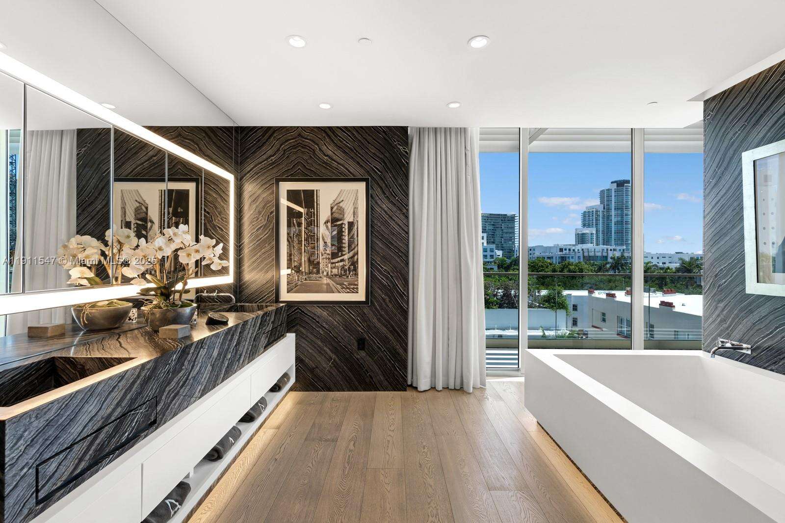 300 COLLINS - 300 Collins Ave, Miami Beach, FL 33139 | Picture 24