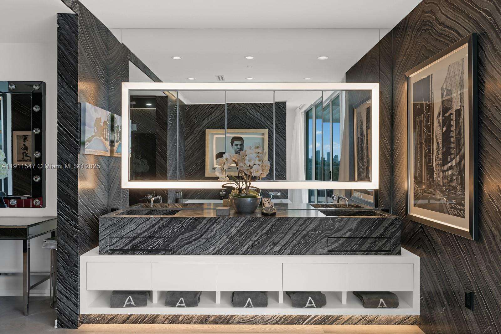 300 COLLINS - 300 Collins Ave, Miami Beach, FL 33139 | Picture 25
