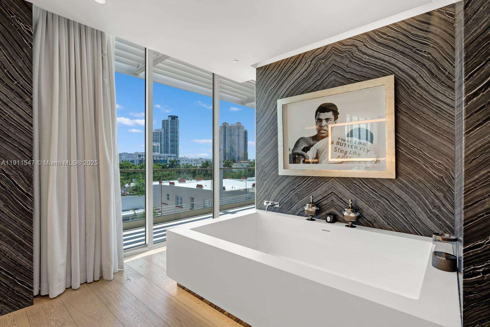 300 COLLINS - 300 Collins Ave, Miami Beach, FL 33139 | Picture 26