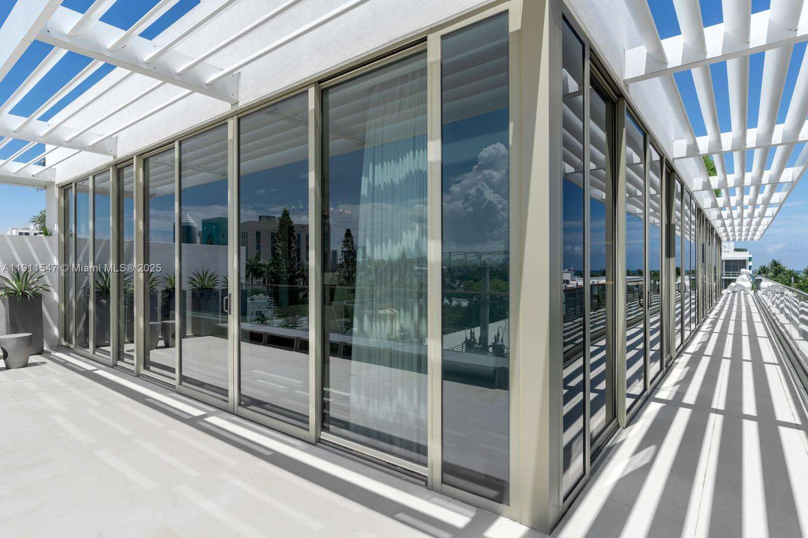 300 COLLINS - 300 Collins Ave, Miami Beach, FL 33139 | Picture 29