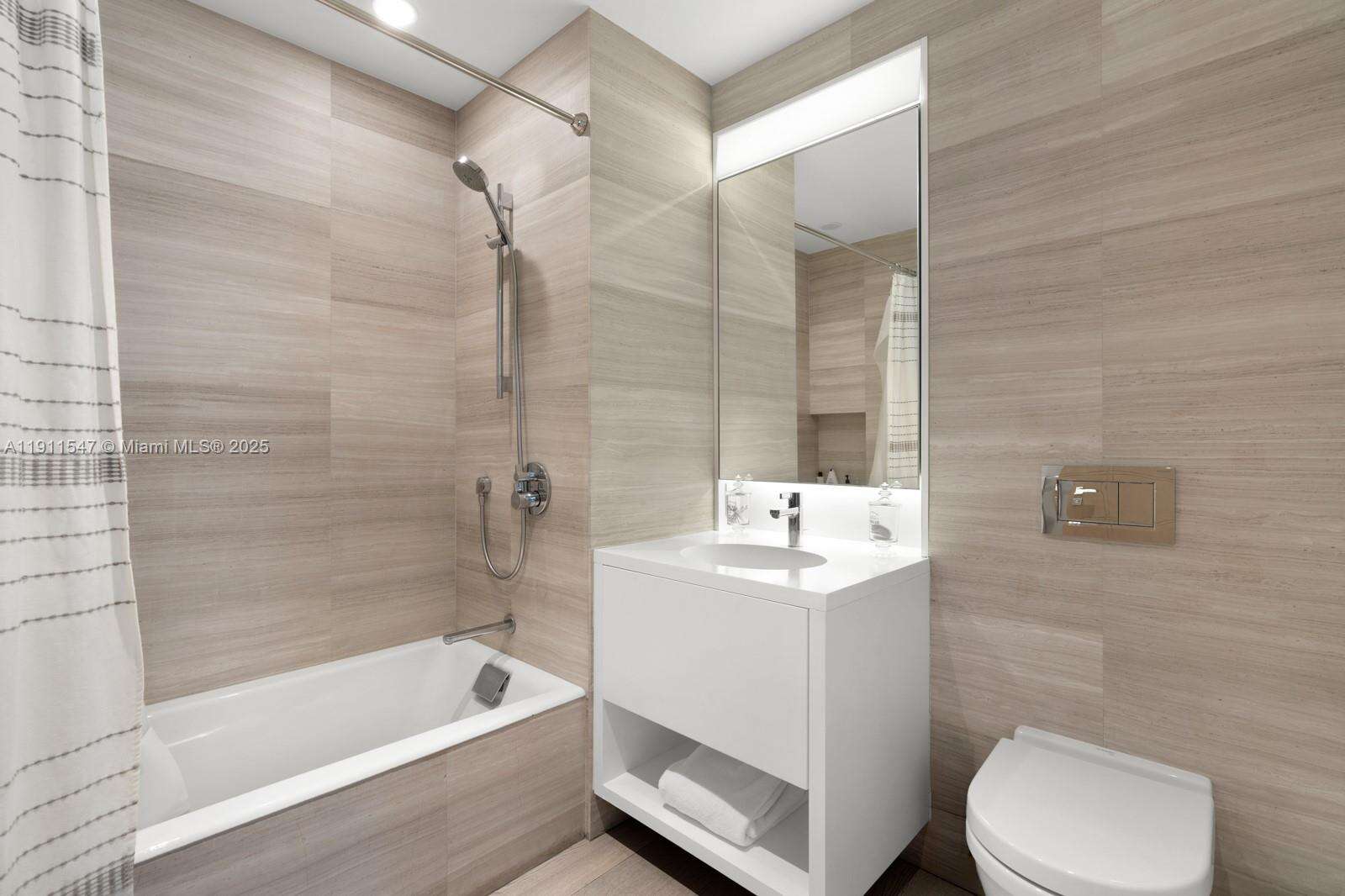 300 COLLINS - 300 Collins Ave, Miami Beach, FL 33139 | Picture 32