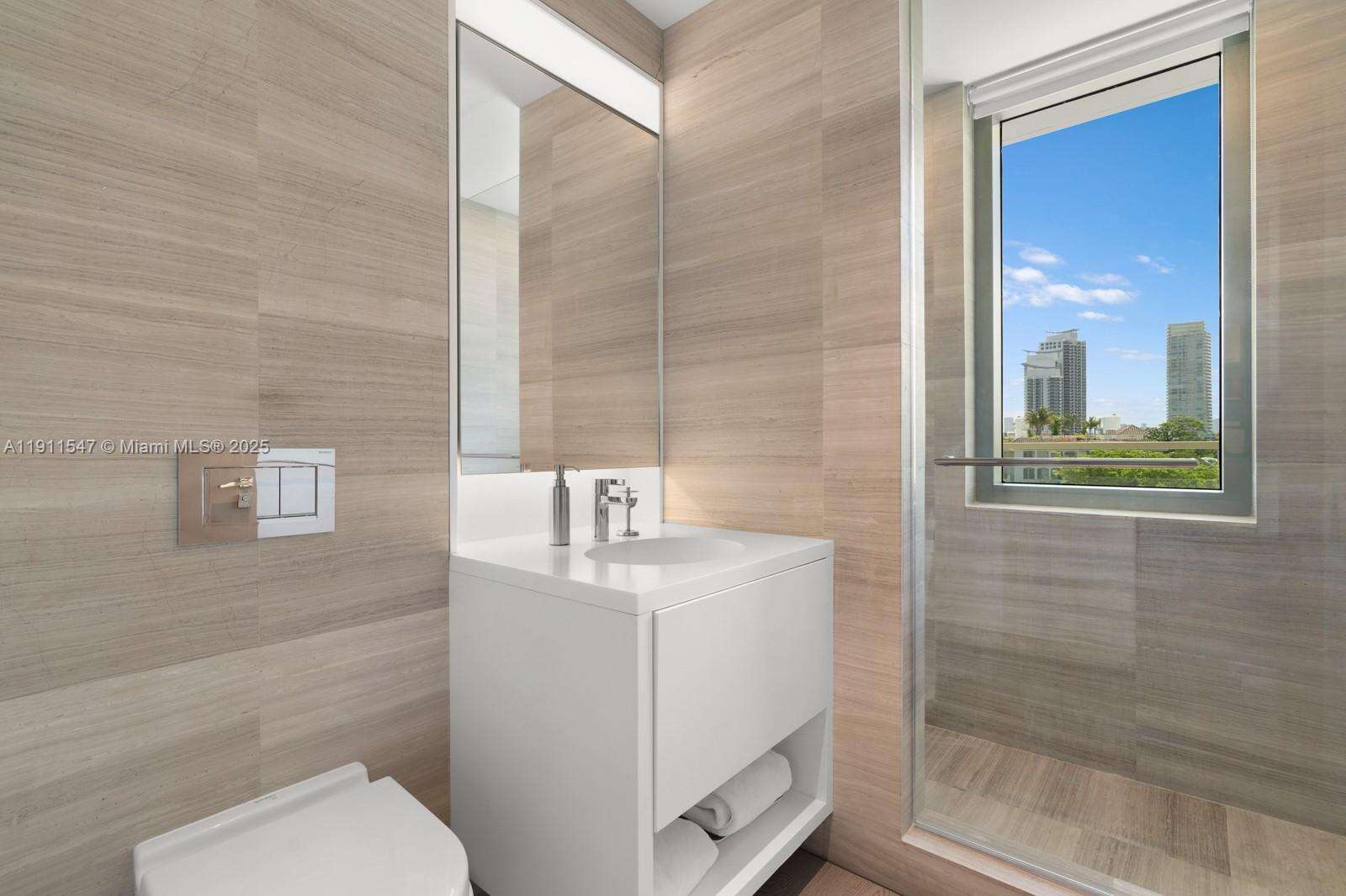 300 COLLINS - 300 Collins Ave, Miami Beach, FL 33139 | Picture 37
