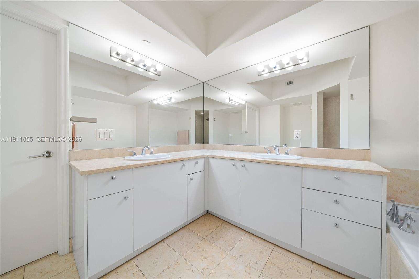 Turnberry Village South at 19900 Country Club Dr, Aventura, FL 33180 - For Sale photo 20