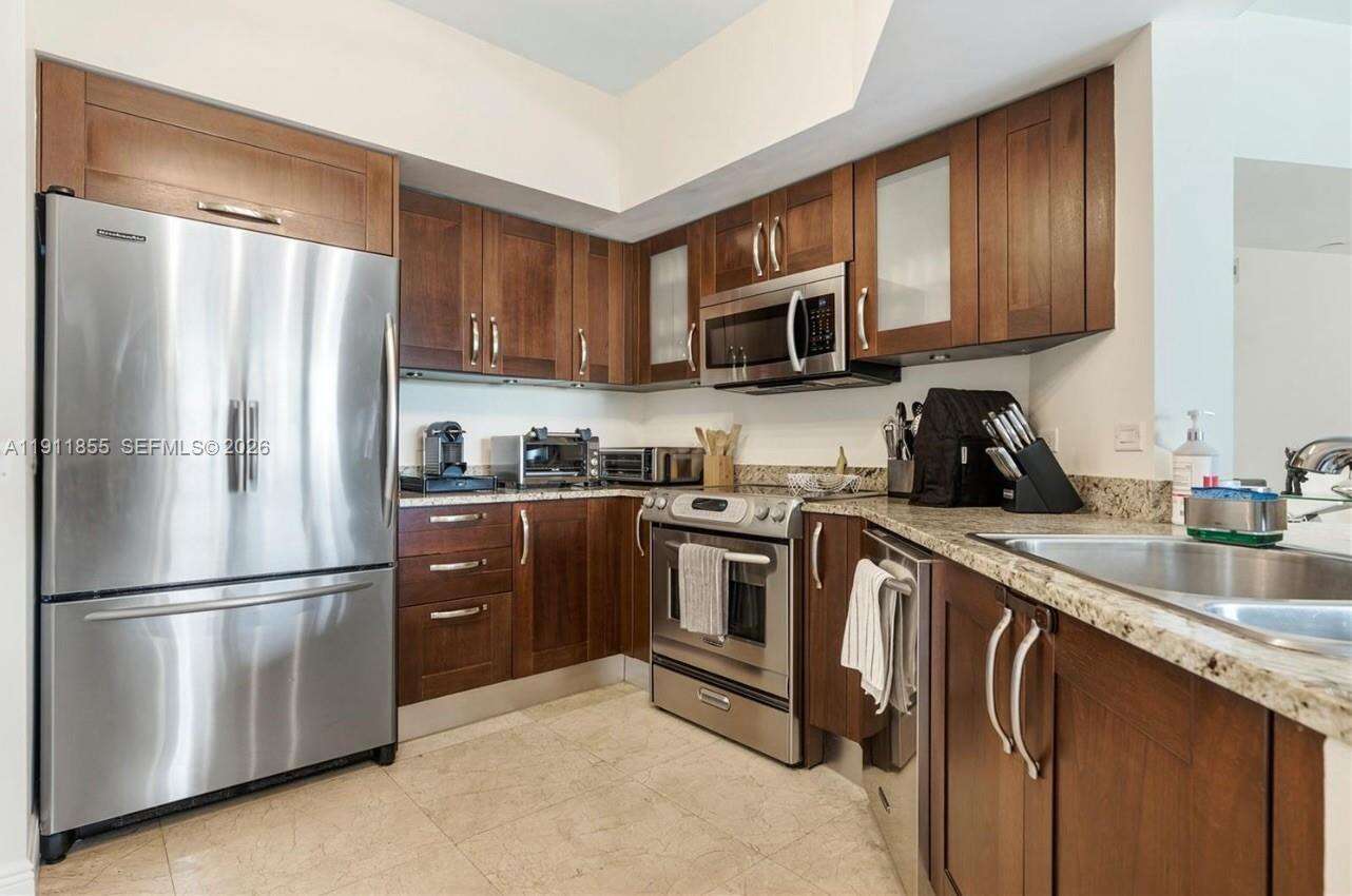 Turnberry Village South at 19900 Country Club Dr, Aventura, FL 33180 - For Sale photo 7