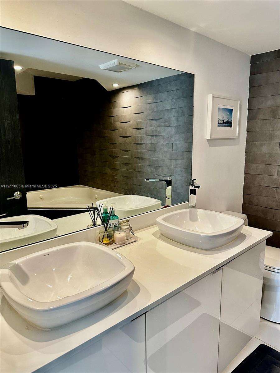 BRICKELL PLACE - 1865 Brickell Ave, Miami, FL 33129 | Picture 8