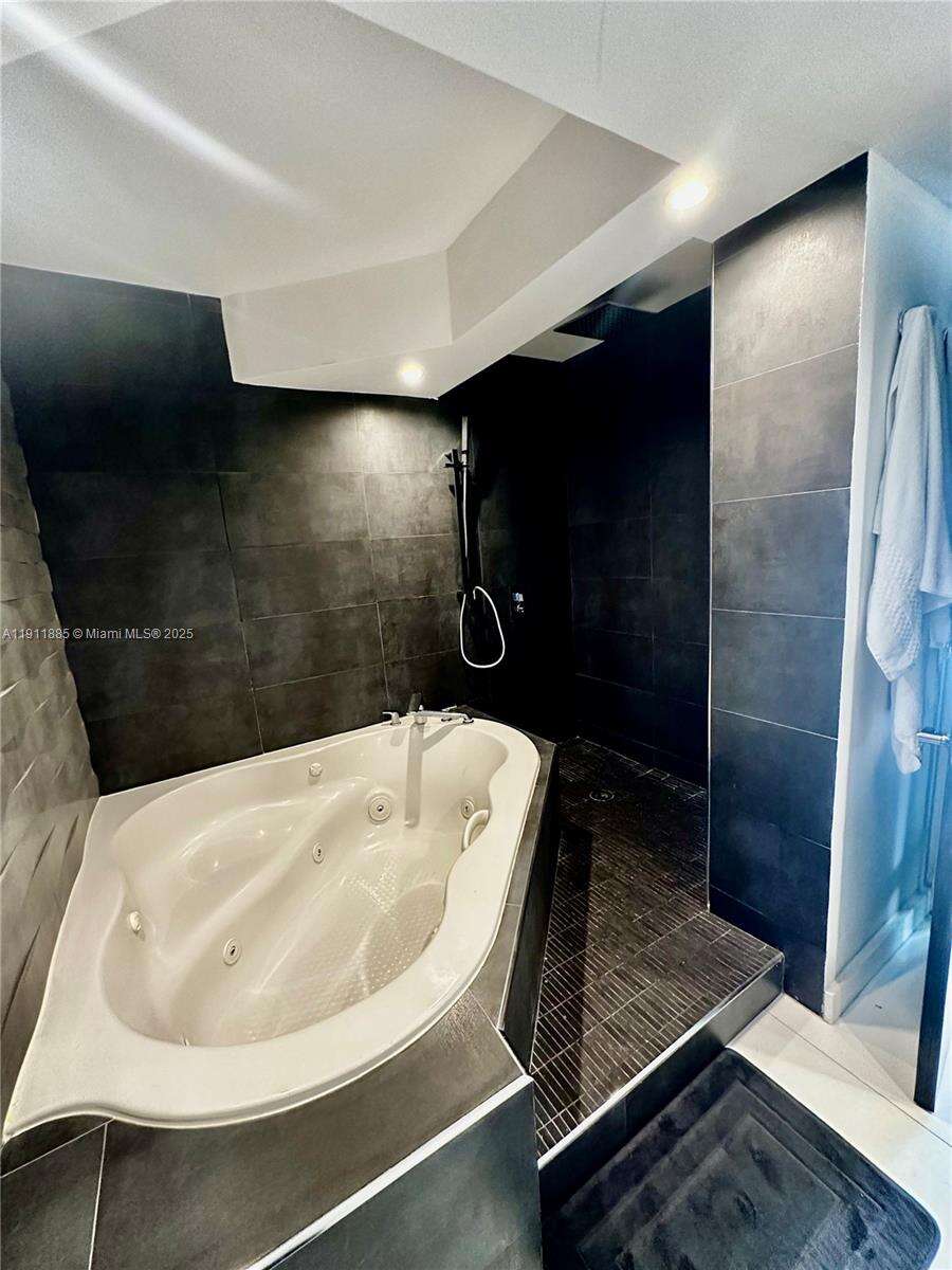 BRICKELL PLACE - 1865 Brickell Ave, Miami, FL 33129 | Picture 9