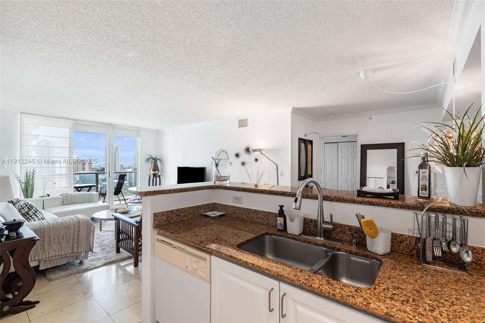 The Mark On Brickell at 1155 Brickell Bay Dr, Miami, FL 33131 - For Sale photo 11