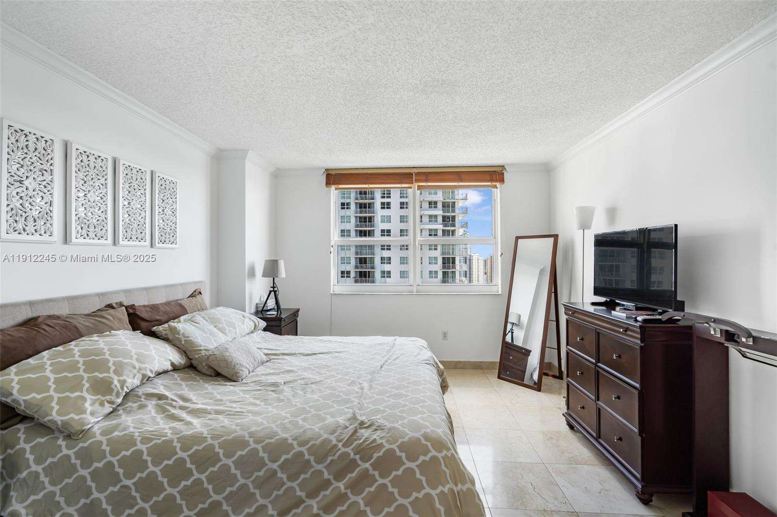 The Mark On Brickell at 1155 Brickell Bay Dr, Miami, FL 33131 - For Sale photo 15