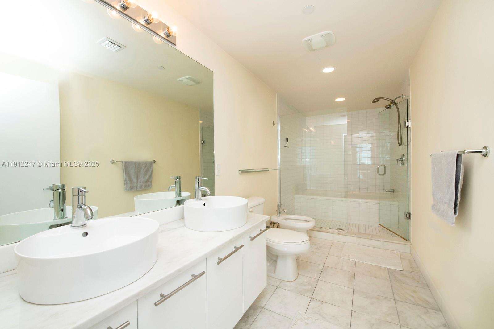 Marina Blue at 888 Biscayne Blvd, Miami, FL 33132 - For Sale photo 11