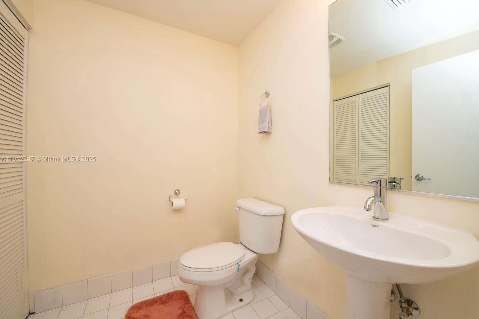 Marina Blue at 888 Biscayne Blvd, Miami, FL 33132 - For Sale photo 8