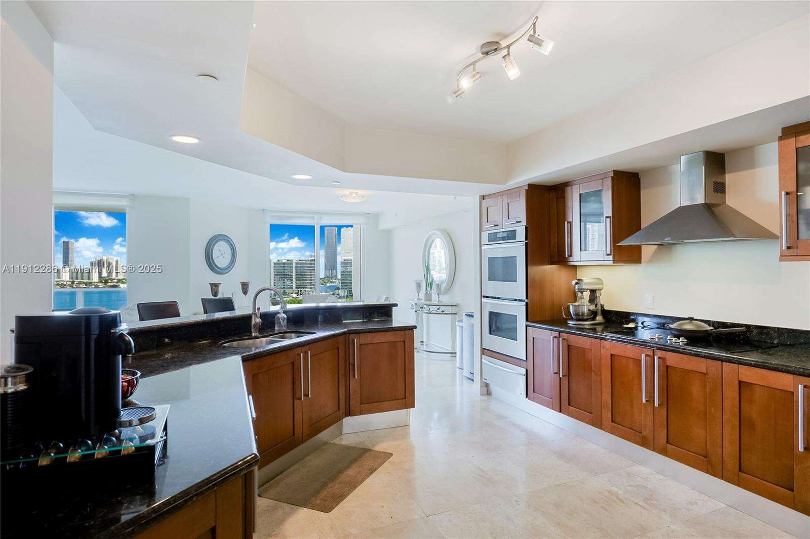 THE PENINSULA II - 3301 183 St, Aventura, FL 33160 | Picture 5