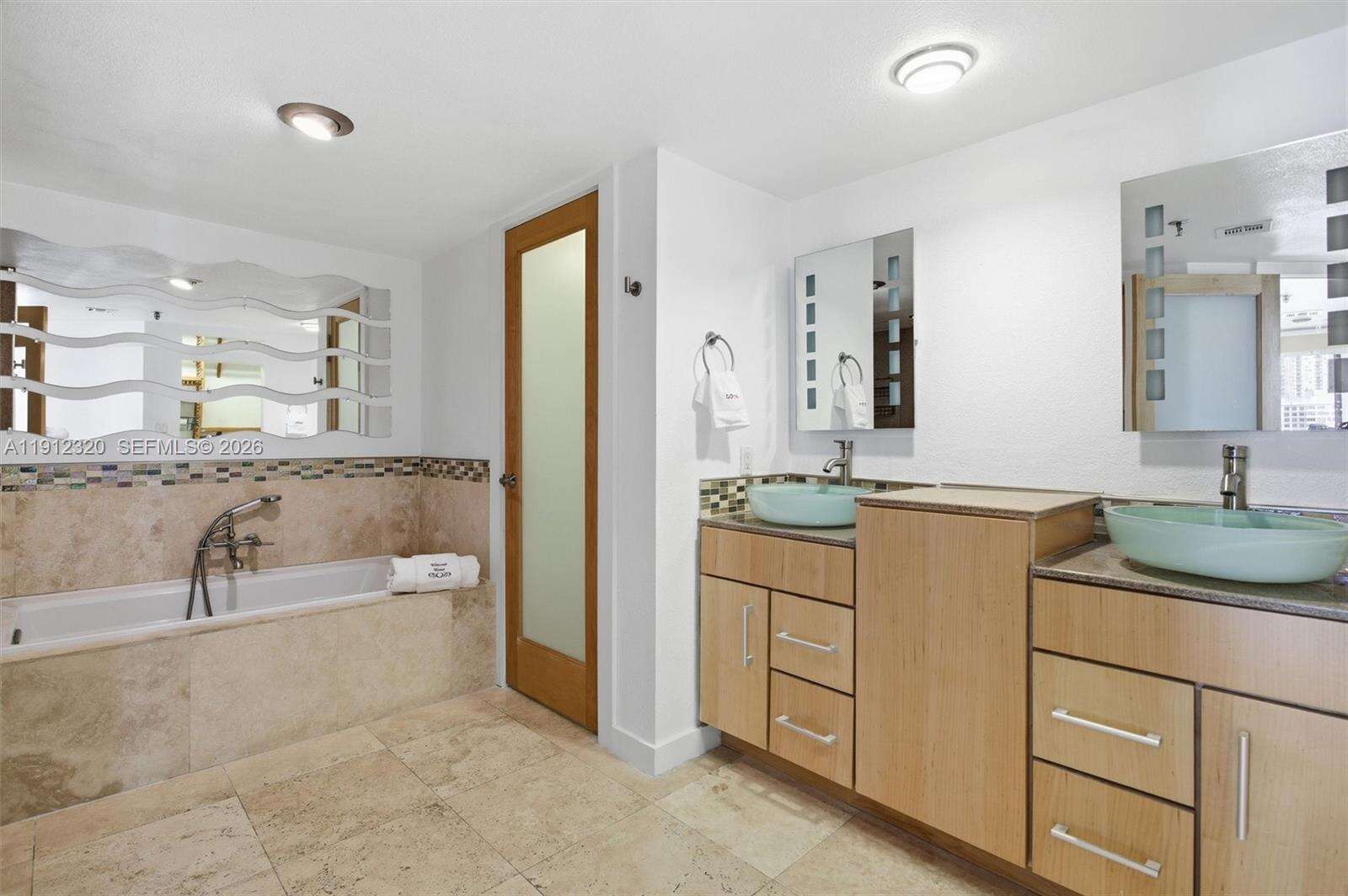 Brickell Key 1 at 520 Brickell Key Dr, Miami, FL 33131 - For Sale photo 11