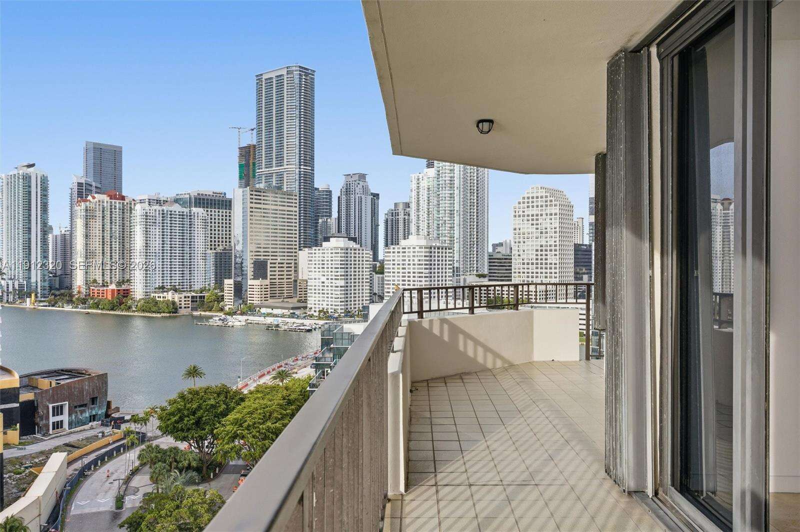Brickell Key 1 at 520 Brickell Key Dr, Miami, FL 33131 - For Sale photo 54