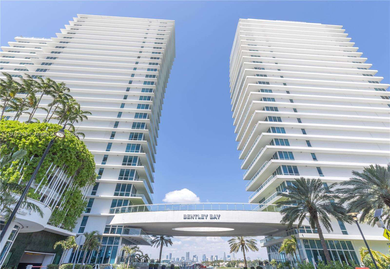 THE BENTLEY BAY - 520 W Ave, Miami Beach, FL 33139 | Picture 2