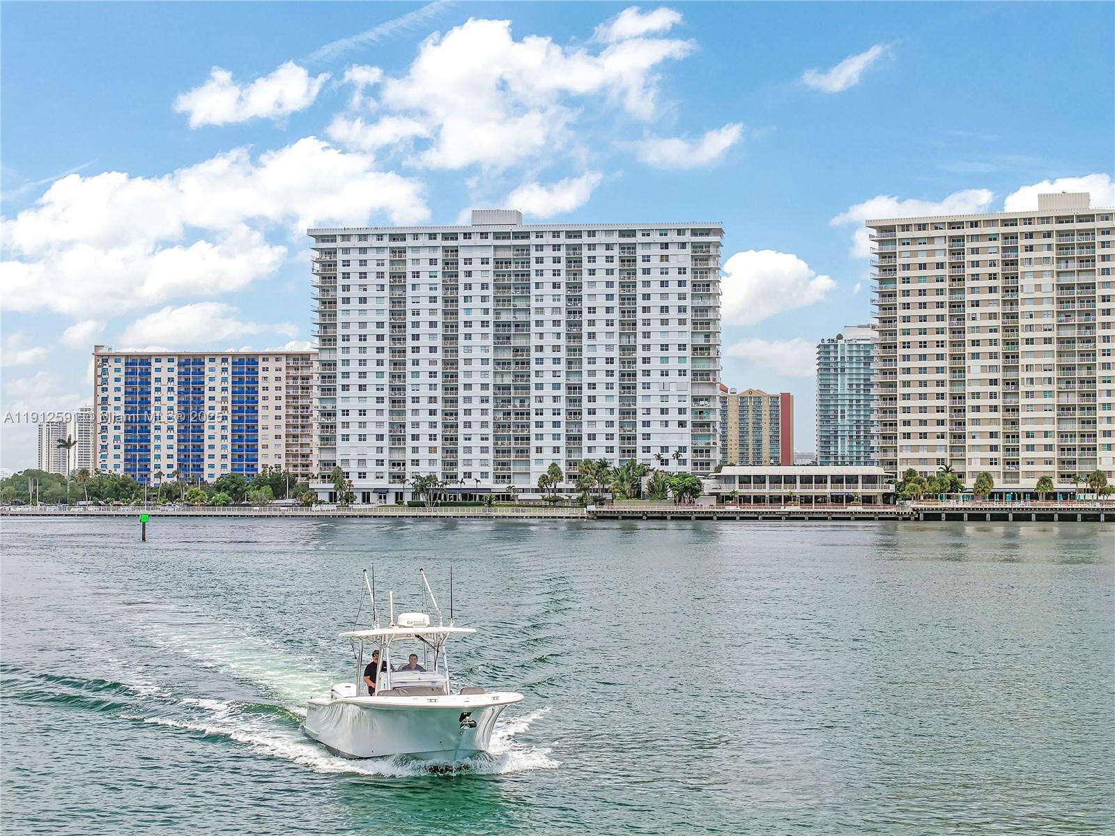 Arlen House West Condos for Sale & Rent | Picture 1