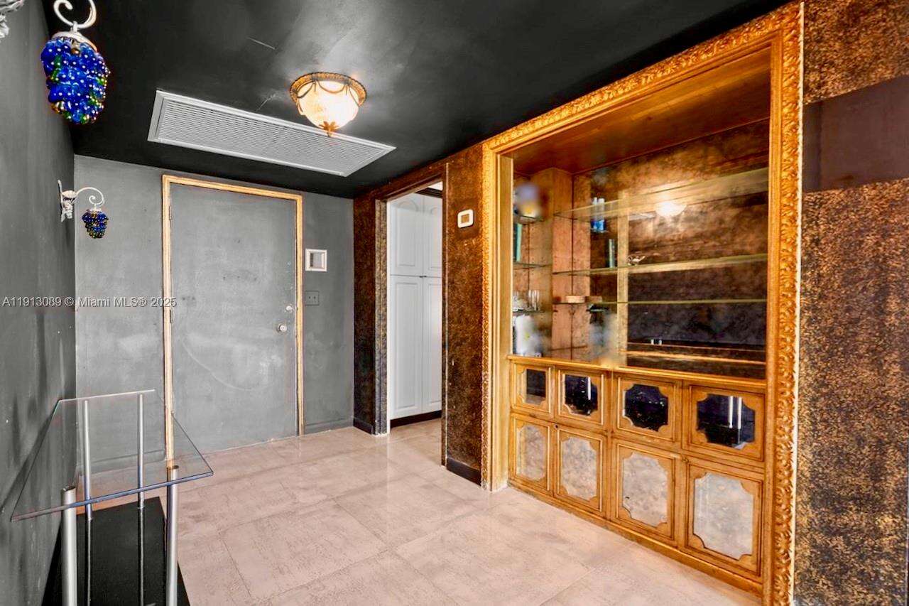 KING COLE - 900 Bay Dr, Miami Beach, FL 33141 | Picture 17