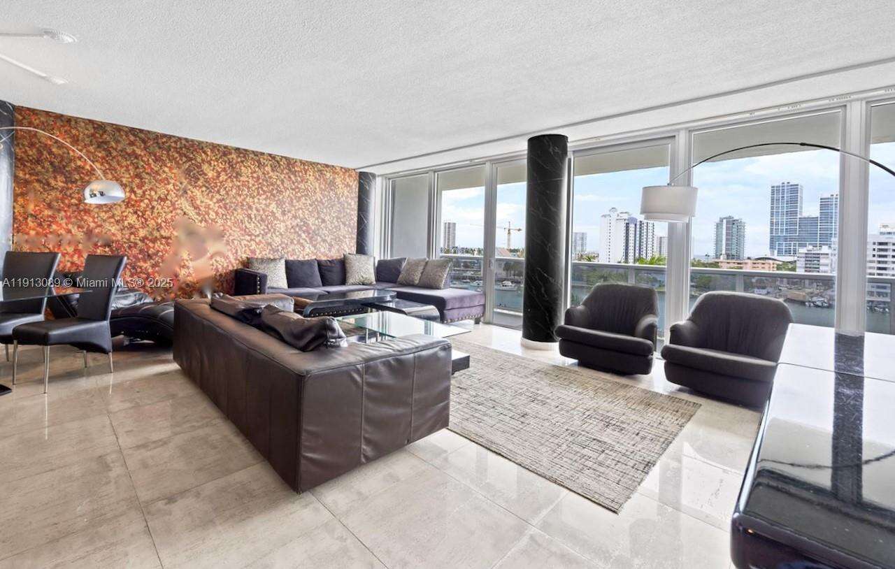 KING COLE - 900 Bay Dr, Miami Beach, FL 33141 | Picture 18