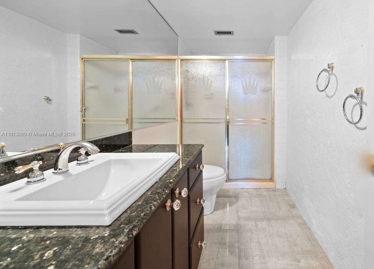 KING COLE - 900 Bay Dr, Miami Beach, FL 33141 | Picture 24