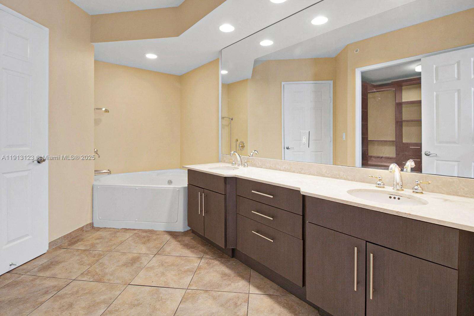Hidden Bay at 3370 Hidden Bay Dr, Aventura, FL 33180 - For Sale photo 20