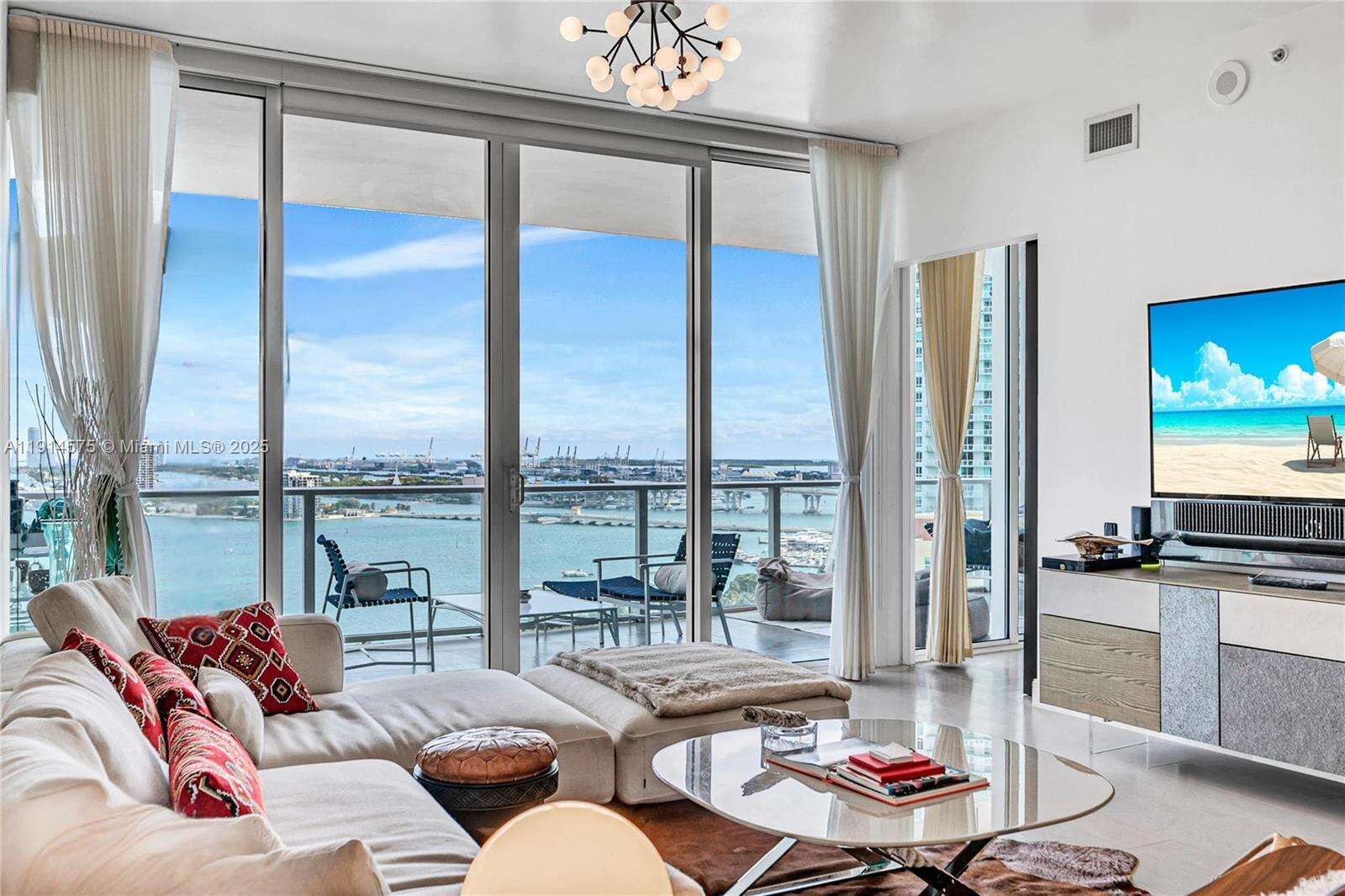 PARAMOUNT BAY - 2020 Bayshore Dr, Miami, FL 33137 | Picture 2