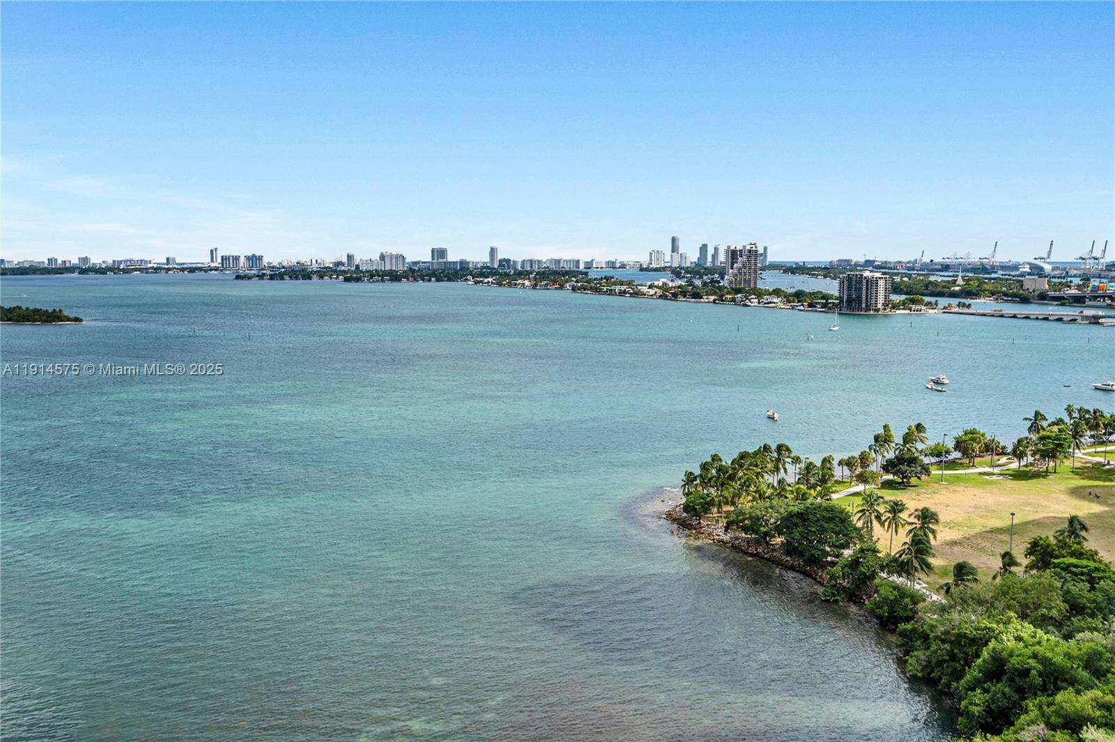 PARAMOUNT BAY - 2020 Bayshore Dr, Miami, FL 33137 | Picture 12