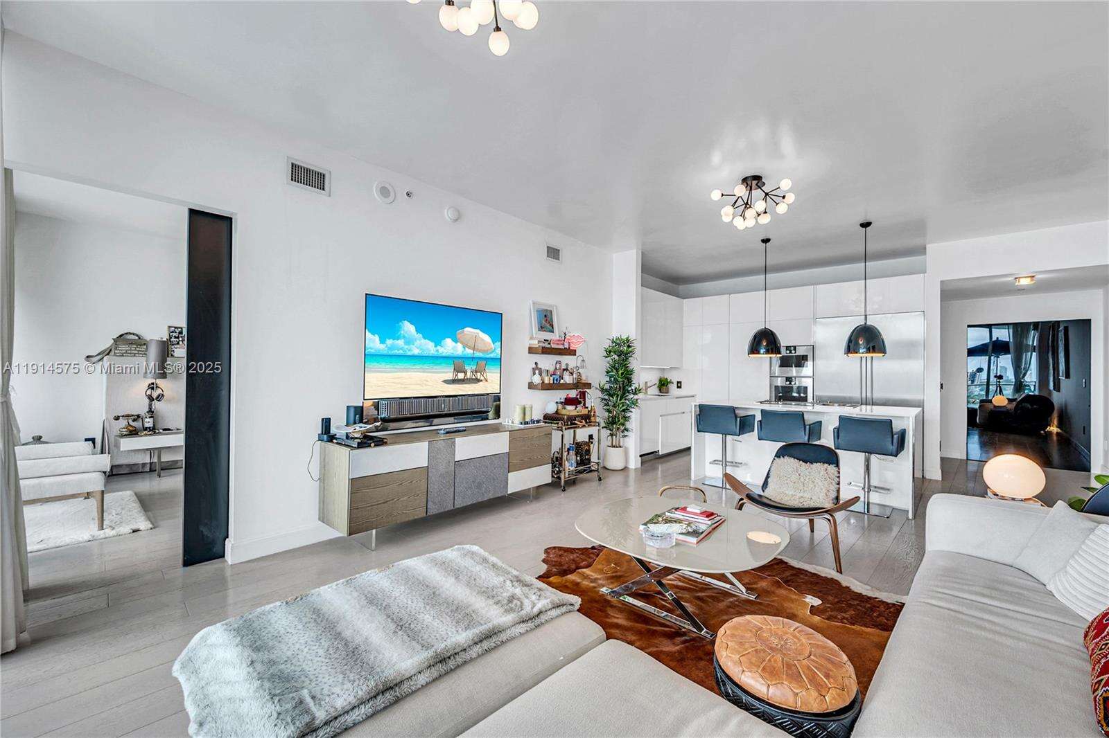 PARAMOUNT BAY - 2020 Bayshore Dr, Miami, FL 33137 | Picture 15