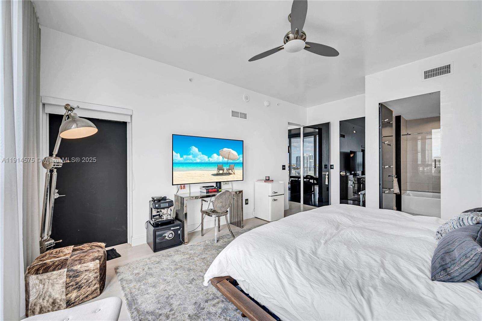 PARAMOUNT BAY - 2020 Bayshore Dr, Miami, FL 33137 | Picture 35