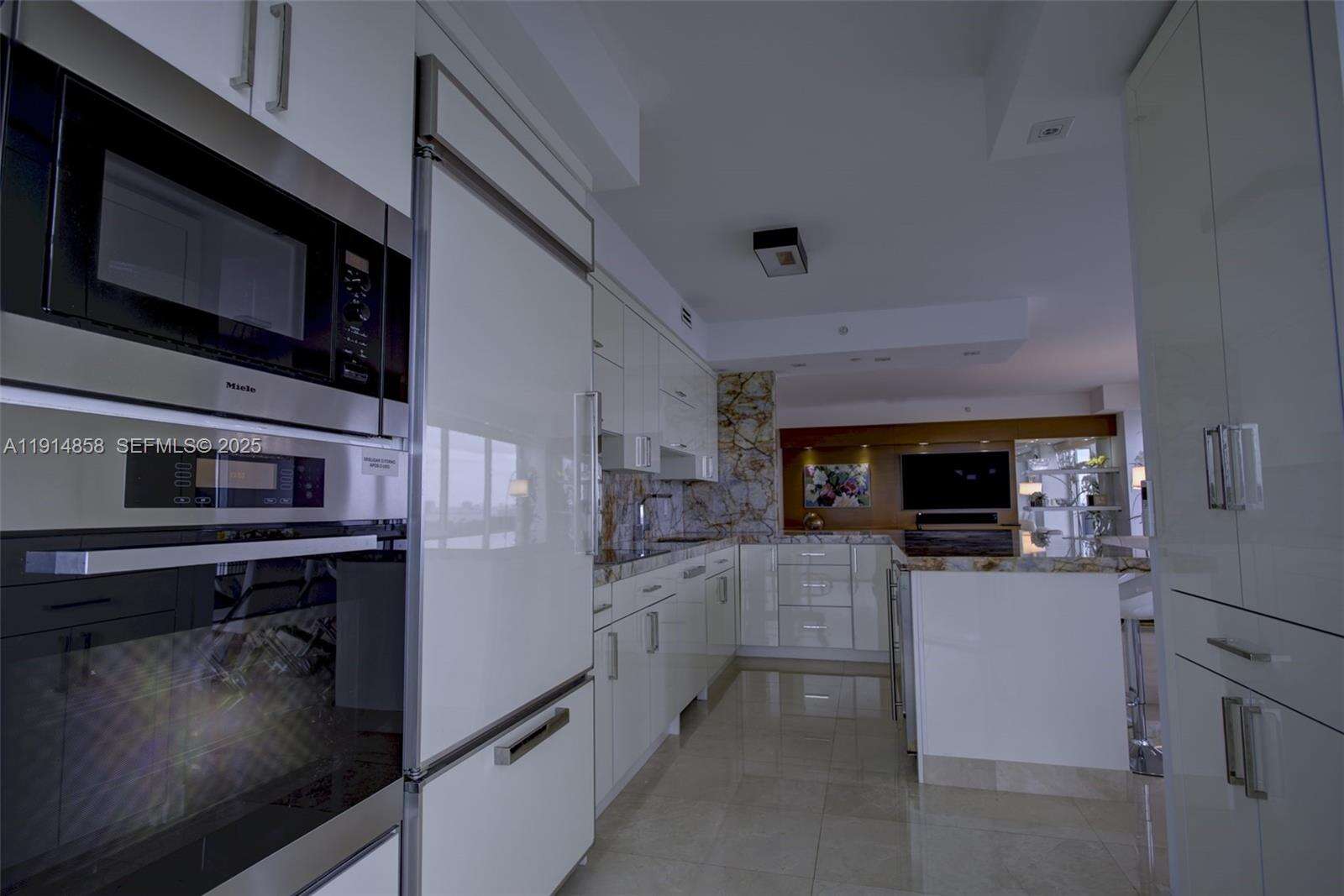 GREEN DIAMOND - 4775 Collins Ave, Miami Beach, FL 33140 | Picture 11