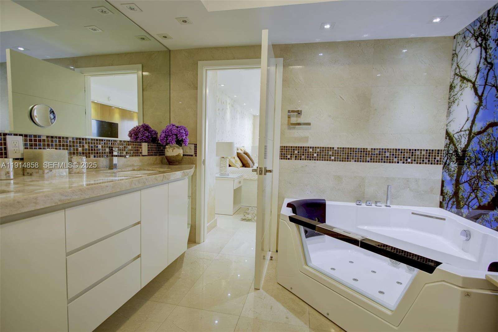 GREEN DIAMOND - 4775 Collins Ave, Miami Beach, FL 33140 | Picture 18