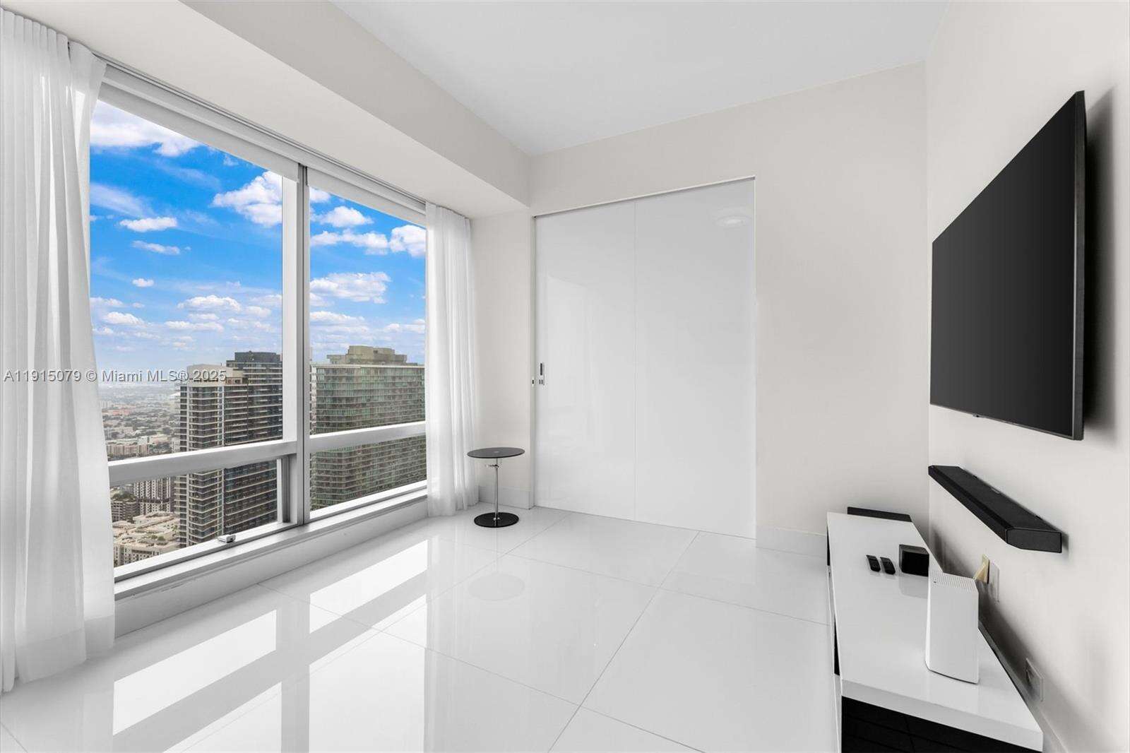 MILLENNIUM TOWER - 1425 Brickell Ave, Miami, FL 33131 | Picture 33
