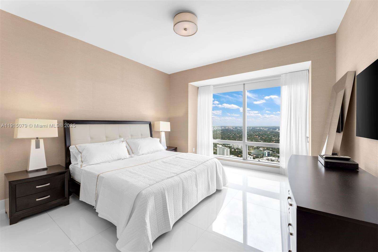 MILLENNIUM TOWER - 1425 Brickell Ave, Miami, FL 33131 | Picture 38