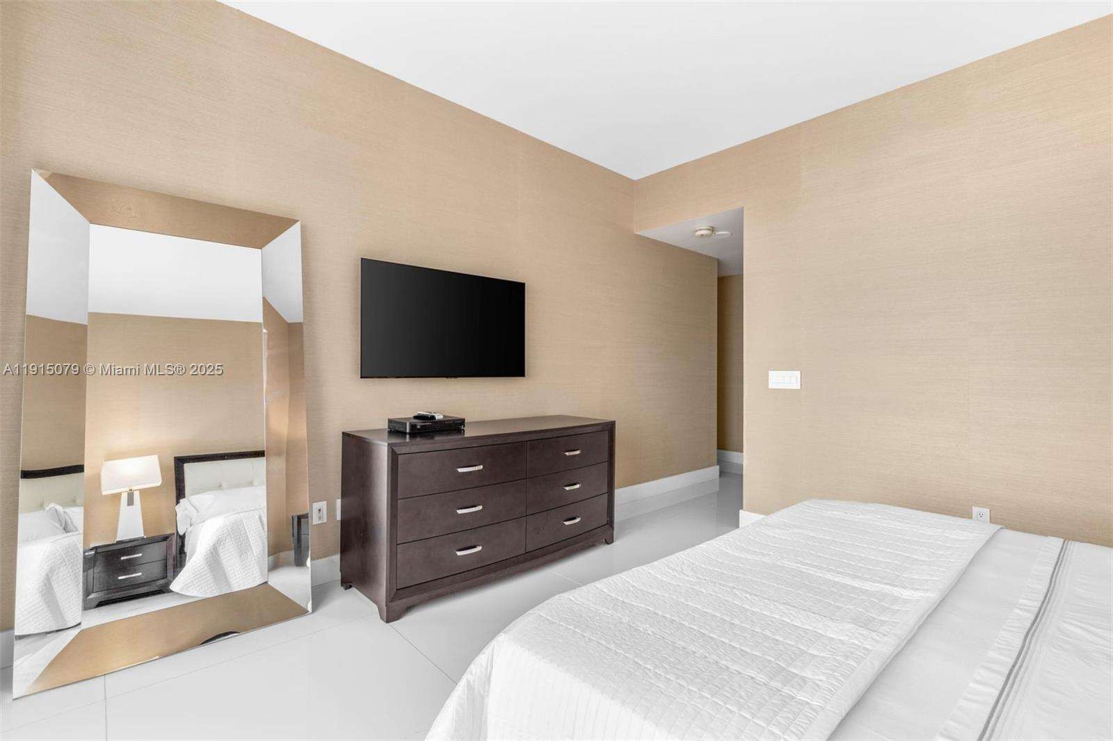 MILLENNIUM TOWER - 1425 Brickell Ave, Miami, FL 33131 | Picture 39