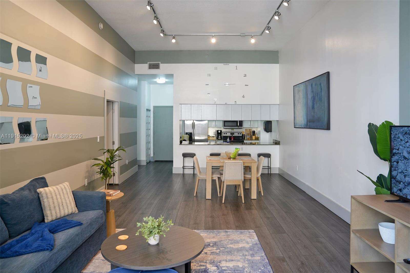 The Club At Brickell Bay at 1200 Brickell Bay Dr, Miami, FL 33131 - For Sale photo 6