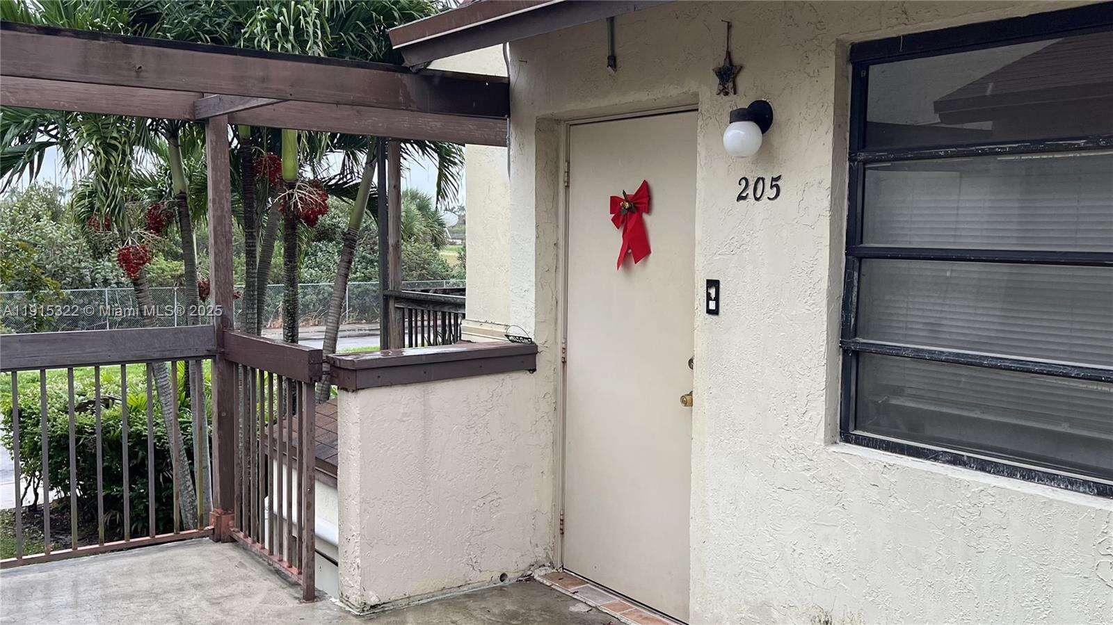 Mcarthur Park Misty Lk Condo Ph I Condos for Sale & Rent | Picture 1