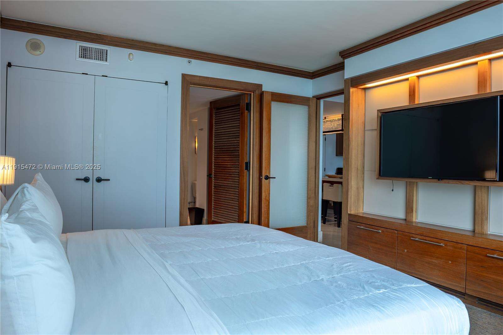 Central Carillon at 6801 Collins Ave, Miami Beach, FL 33141 - For Sale photo 3