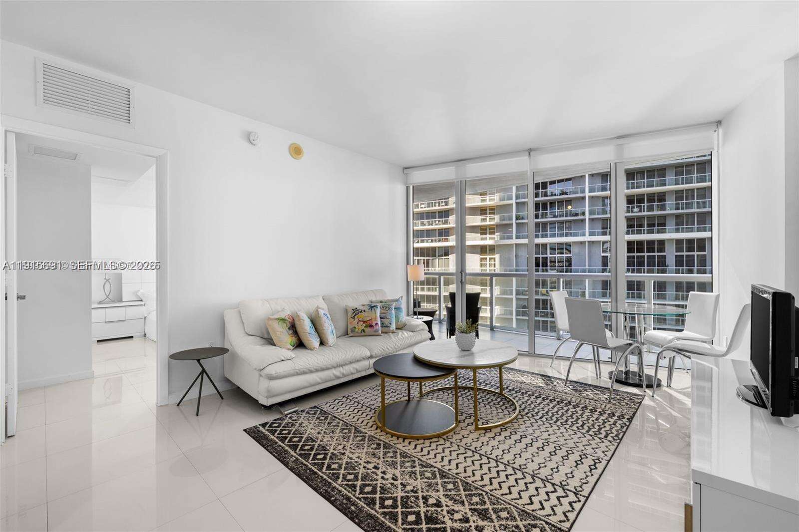Icon Brickell 2 at 495 Brickell Ave, Miami, FL 33131 - For Sale photo 4