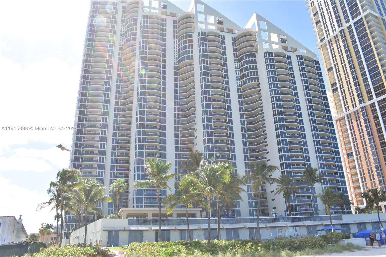 THE PINNACLE - 17555 Collins Ave, Sunny Isles Beach, FL 33160 | Picture 18